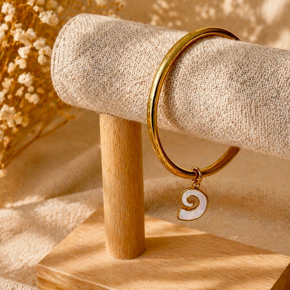 Malo – Jonc acier inoxydable pendentif coquillage nacre – Karélia