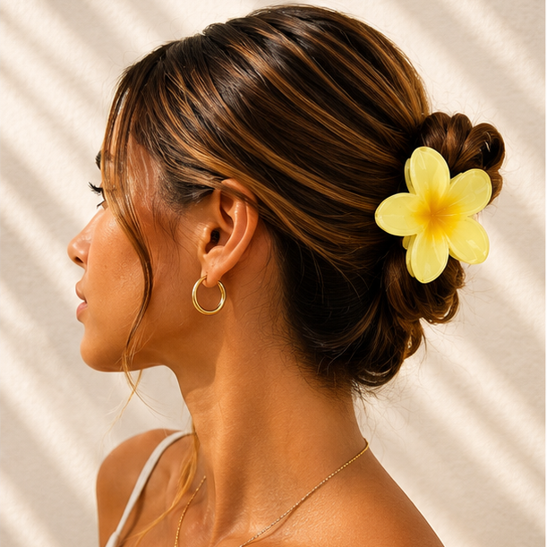 Mango Tango – Pince fleur exotique portée dans les cheveux – Karélia